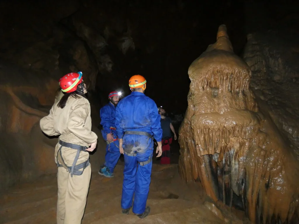 Espeleogía cerca de Montanejos. Una aventura apta para toda la familia.